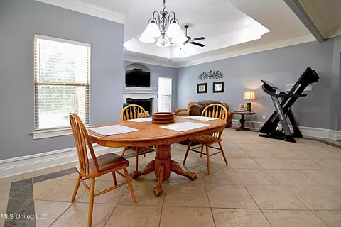 Dining - 1234 Greers Landing Dr, Hernando, MS 38632 photo 2 of 2