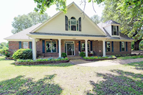 Exterior - 1234 Greers Landing Dr, Hernando, MS 38632 photo 3 of 12
