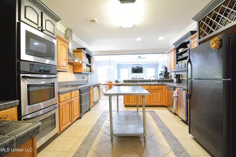 Kitchen - 1234 Greers Landing Dr, Hernando, MS 38632 photo 1 of 7
