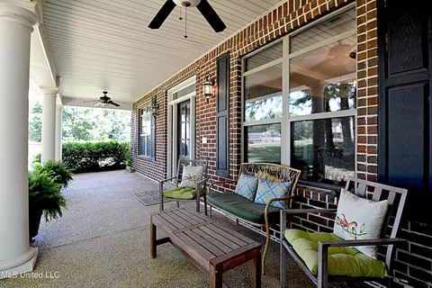 Exterior - 1234 Greers Landing Dr, Hernando, MS 38632 photo 2 of 12
