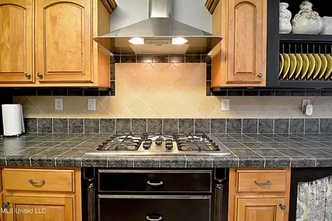 Kitchen - 1234 Greers Landing Dr, Hernando, MS 38632 photo 4 of 7
