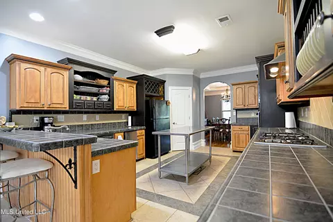 Kitchen - 1234 Greers Landing Dr, Hernando, MS 38632 photo 3 of 7