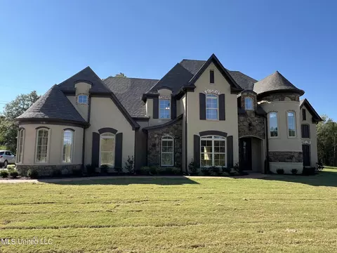 11381 Vickis Ln, Olive Branch, MS 38654