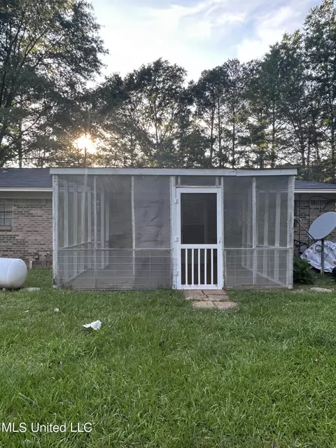 319 Pine Rd, Carthage, MS 39051