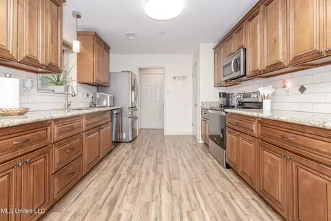 Kitchen - 8822 Oio Pl, Diamondhead, MS 39525 photo 4 of 6