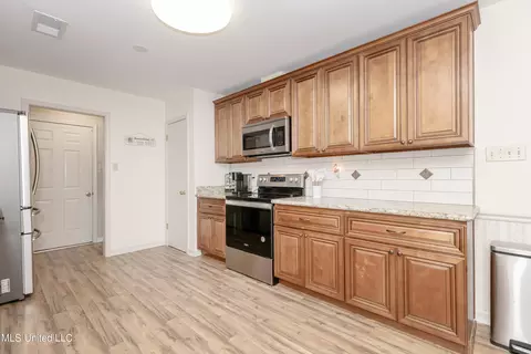 Kitchen - 8822 Oio Pl, Diamondhead, MS 39525 photo 3 of 6