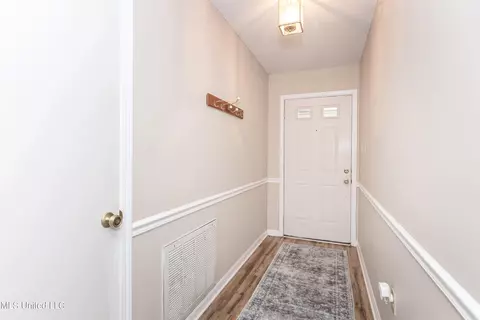 Entry Way - 8822 Oio Pl, Diamondhead, MS 39525 photo 2 of 3