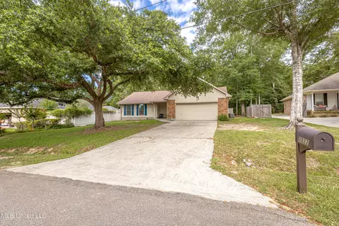 Exterior - 8822 Oio Pl, Diamondhead, MS 39525 photo 2 of 15