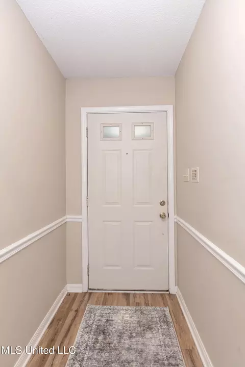Entry Way - 8822 Oio Pl, Diamondhead, MS 39525 photo 1 of 3