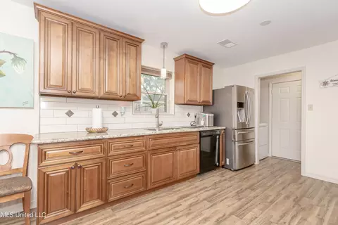 Kitchen - 8822 Oio Pl, Diamondhead, MS 39525 photo 2 of 6