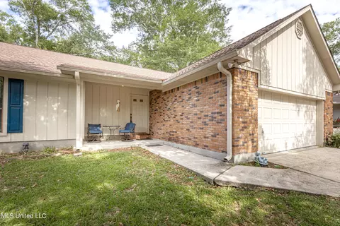 Exterior - 8822 Oio Pl, Diamondhead, MS 39525 photo 4 of 15