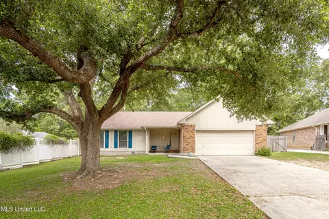 Exterior - 8822 Oio Pl, Diamondhead, MS 39525 photo 3 of 15
