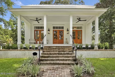 8068 Ocean Springs Rd, Ocean Springs, MS 39564