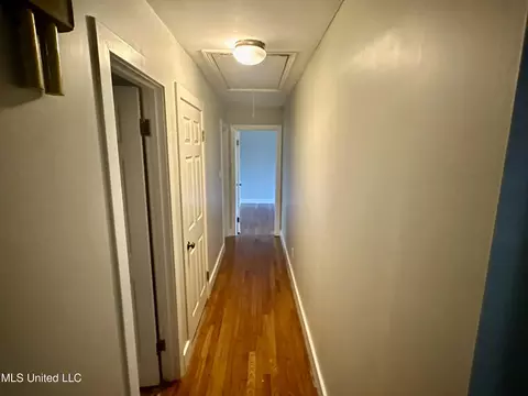 Entry Way - 1820 Ridgeover Pl, Jackson, MS 39211 photo 1 of 1