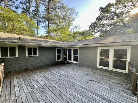 Exterior - 1820 Ridgeover Pl, Jackson, MS 39211 photo 3 of 4