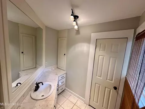 Bath - 1820 Ridgeover Pl, Jackson, MS 39211 photo 1 of 5