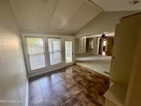 Living - 1820 Ridgeover Pl, Jackson, MS 39211 photo 1 of 2