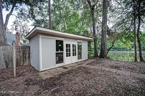 Exterior - 1384 Riverwood Dr, Jackson, MS 39211 photo 6 of 7