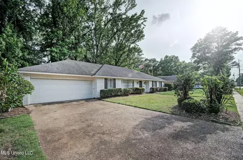 Exterior - 1384 Riverwood Dr, Jackson, MS 39211 photo 2 of 7