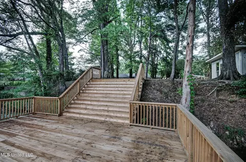 Exterior - 1384 Riverwood Dr, Jackson, MS 39211 photo 7 of 7