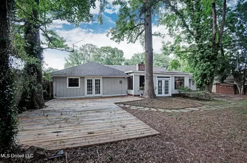 Exterior - 1384 Riverwood Dr, Jackson, MS 39211 photo 4 of 7