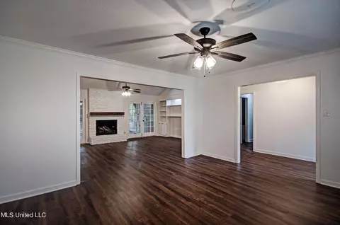 Living - 1384 Riverwood Dr, Jackson, MS 39211 photo 2 of 6