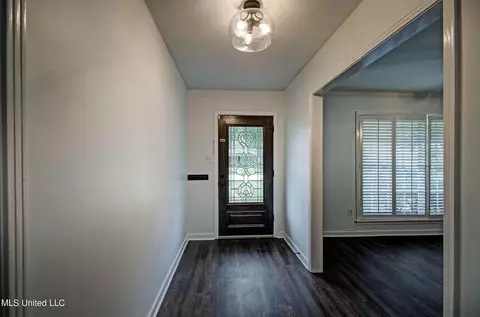 Entry Way - 1384 Riverwood Dr, Jackson, MS 39211 photo 1 of 1