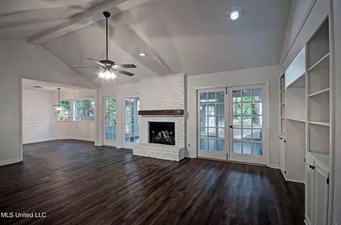 Living - 1384 Riverwood Dr, Jackson, MS 39211 photo 4 of 6