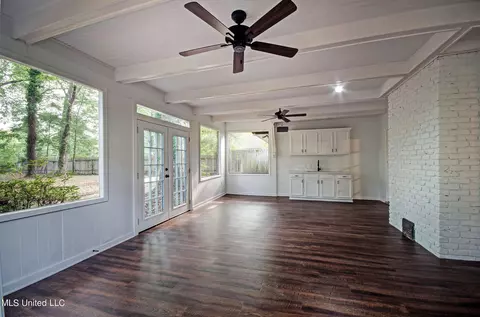 Living - 1384 Riverwood Dr, Jackson, MS 39211 photo 6 of 6