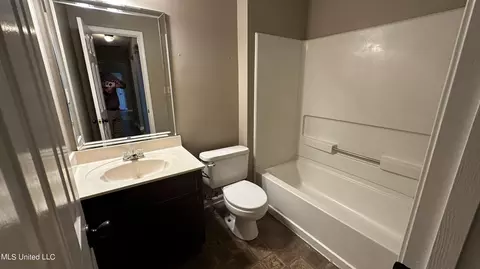 Bath - 6835 E Ranch Ridge Cv, Walls, MS 38680 photo 3 of 3