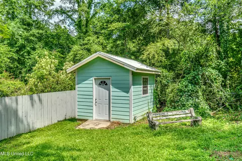 Exterior - 307 Front St, Edwards, MS 39066 photo 20 of 21