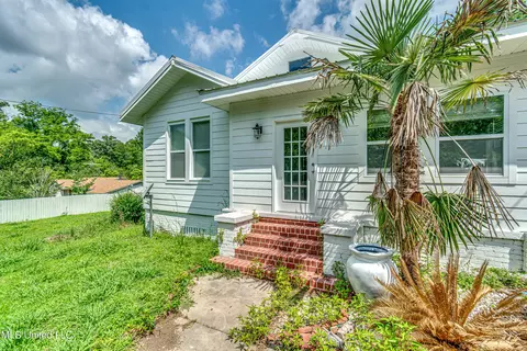 Exterior - 307 Front St, Edwards, MS 39066 photo 12 of 21