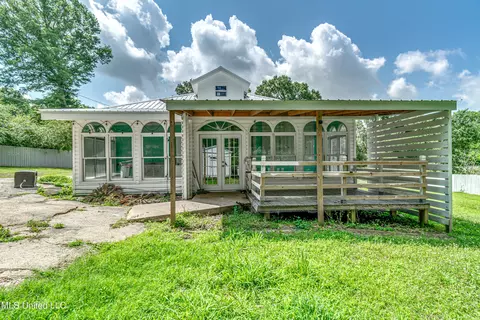 Exterior - 307 Front St, Edwards, MS 39066 photo 13 of 21