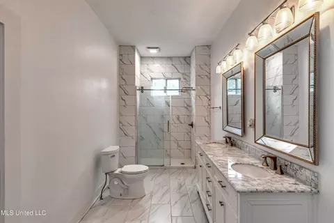 Bath - 307 Front St, Edwards, MS 39066 photo 1 of 5