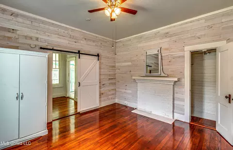 Bedroom - 307 Front St, Edwards, MS 39066 photo 4 of 5