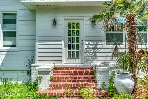 Exterior - 307 Front St, Edwards, MS 39066 photo 11 of 21