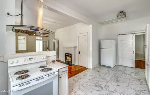 Kitchen - 307 Front St, Edwards, MS 39066 photo 6 of 9