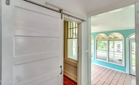 Entry Way - 307 Front St, Edwards, MS 39066 photo 1 of 1