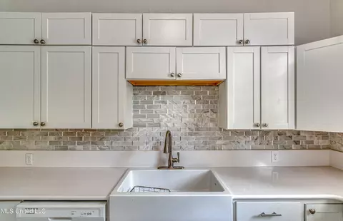Kitchen - 307 Front St, Edwards, MS 39066 photo 5 of 9