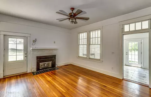 Living - 307 Front St, Edwards, MS 39066 photo 2 of 6