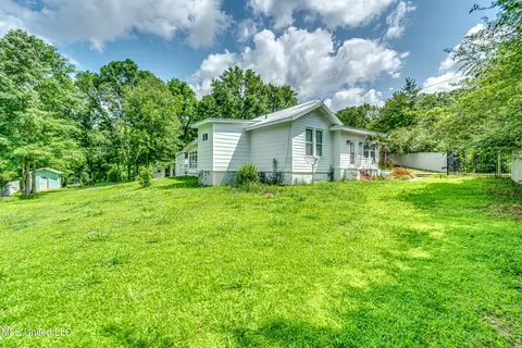 Exterior - 307 Front St, Edwards, MS 39066 photo 19 of 21