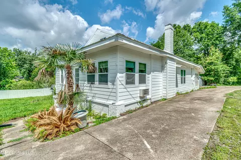 Exterior - 307 Front St, Edwards, MS 39066 photo 10 of 21