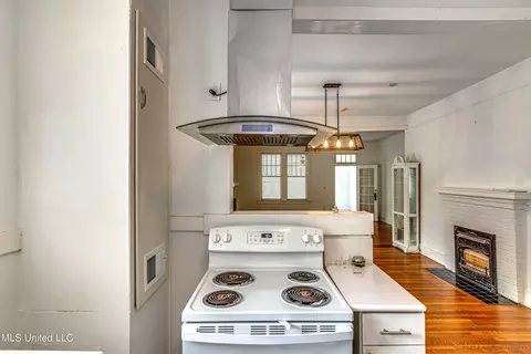 Kitchen - 307 Front St, Edwards, MS 39066 photo 4 of 9