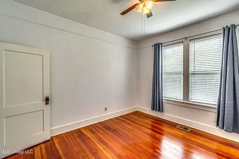 Bedroom - 307 Front St, Edwards, MS 39066 photo 2 of 5