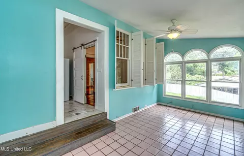 Exterior - 307 Front St, Edwards, MS 39066 photo 6 of 21