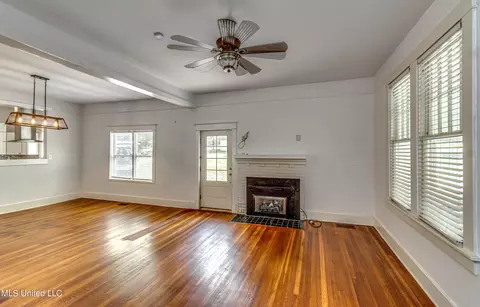 Living - 307 Front St, Edwards, MS 39066 photo 1 of 6