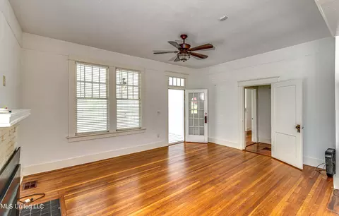 Living - 307 Front St, Edwards, MS 39066 photo 3 of 6
