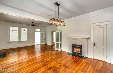 Living - 307 Front St, Edwards, MS 39066 photo 5 of 6