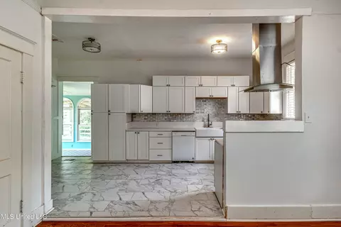 Kitchen - 307 Front St, Edwards, MS 39066 photo 8 of 9