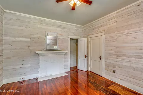 Bedroom - 307 Front St, Edwards, MS 39066 photo 5 of 5